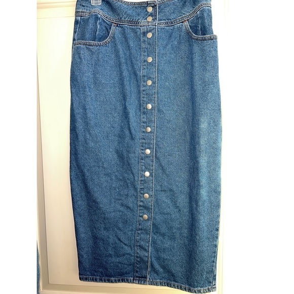 ASOS Dresses & Skirts - Asos DENIM BUTTON UP SKIRT - SIZE UK 10 = US 6